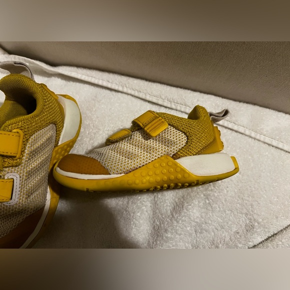 adidas x LEGO Sport Pro EL K Yellow Red Kids Preschool Running Shoes GZ2414 - Picture 2 of 16